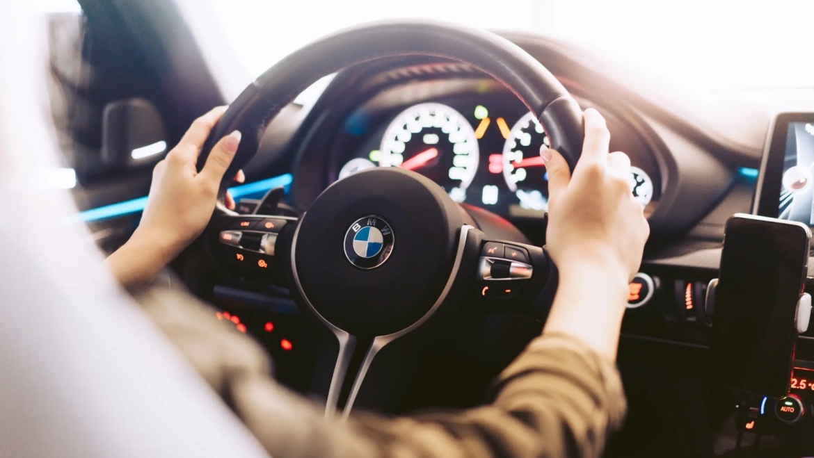 7 Profound Meanings: Deciphering the Hidden Spiritual Message of a Car in Your Dreams 🚗